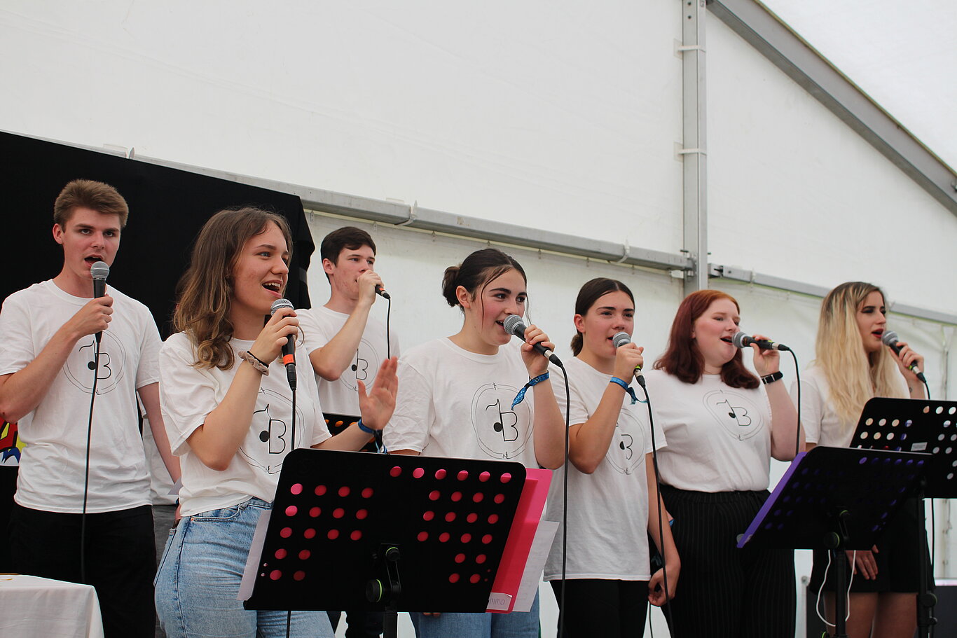 Credit: JS St. Pölten Chor singt bei Messe, Minitag 2022